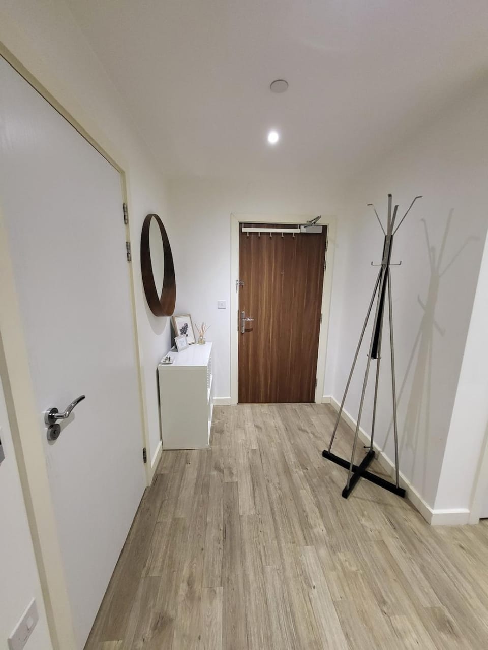 Top floor 2 Bed Apartment One min from Wembley Stadium Apartment in Wembley