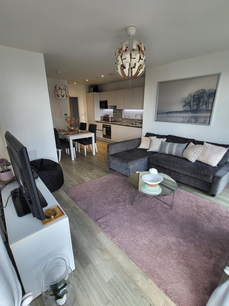Top floor 2 Bed Apartment One min from Wembley Stadium Apartment in Wembley