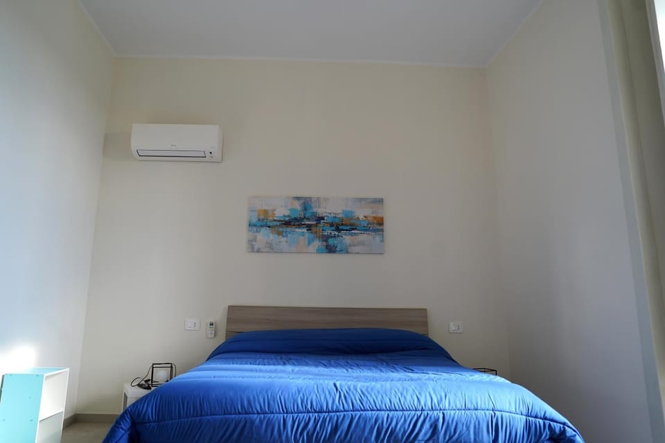 Bed, Photo of the whole room, Bedroom, air conditioner