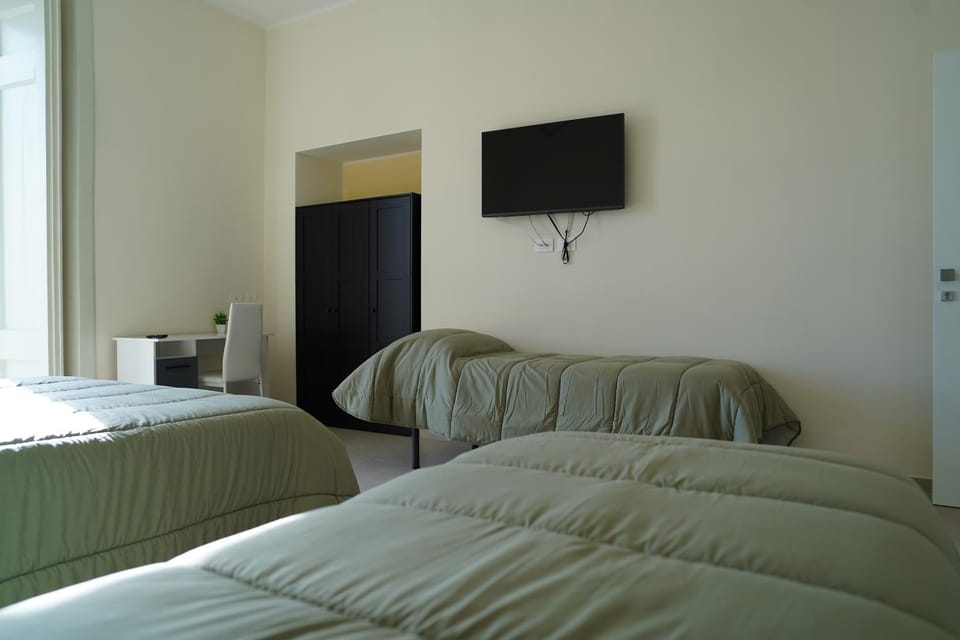 Communal lounge/ TV room, Bed, TV and multimedia, Photo of the whole room, Evening entertainment, Bedroom