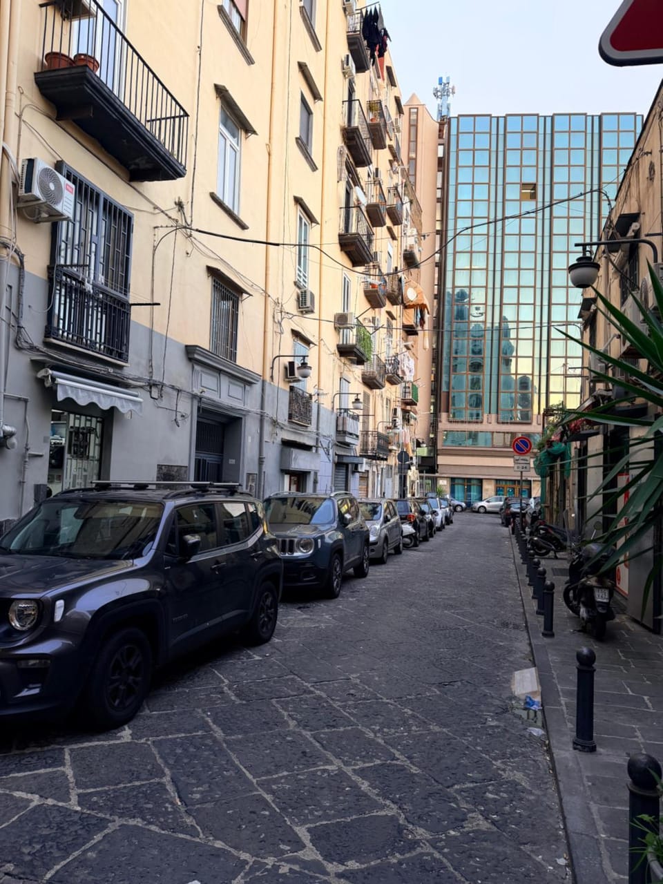 Property building, Day, Neighbourhood, City view, Street view, Location, Parking
