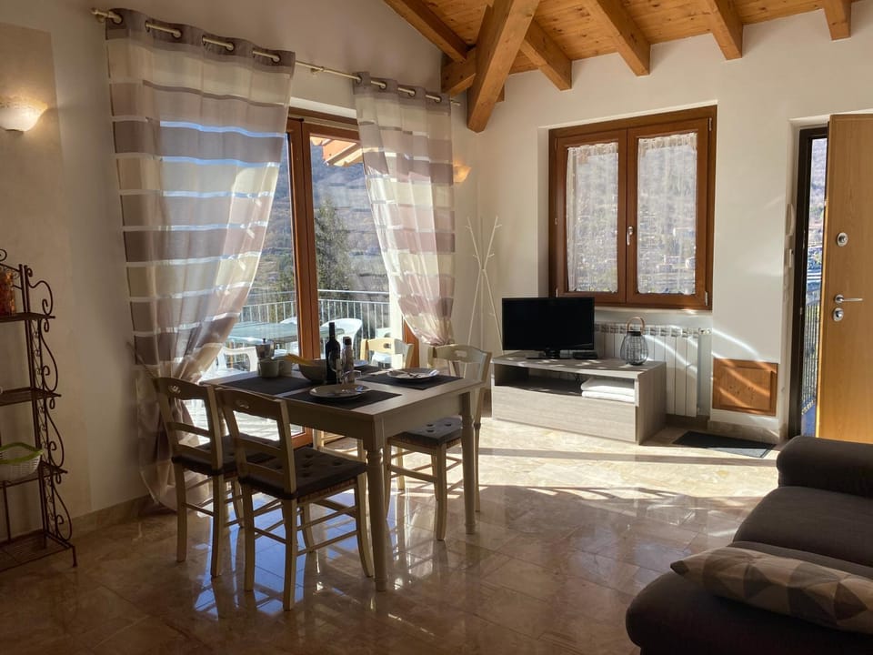 Villa Carlotta C1, Balkon und phantastischer Blick Apartment in Idro