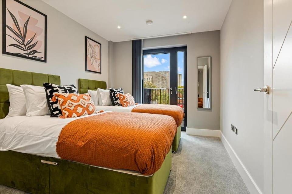 Luxury Vera Mitchell Apartment by LRI Hospital Apartment in Leicester