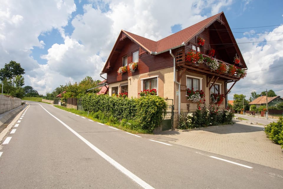 Pensiune Saroklak Bed and Breakfast in Cluj County