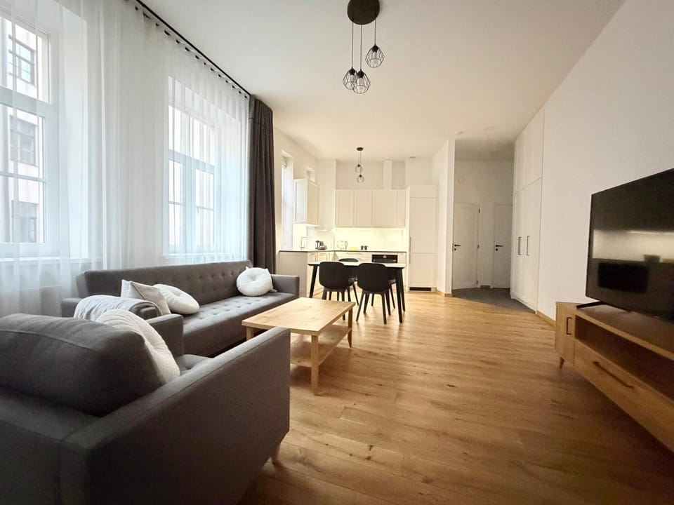 Communal lounge/ TV room, TV and multimedia, Living room, Seating area, Evening entertainment