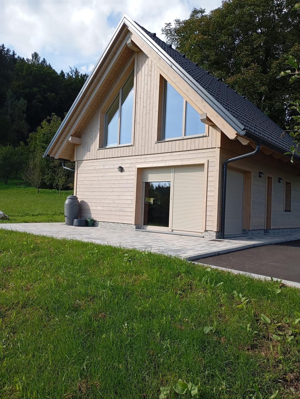 Property building, Day, Natural landscape, Garden, Garden view