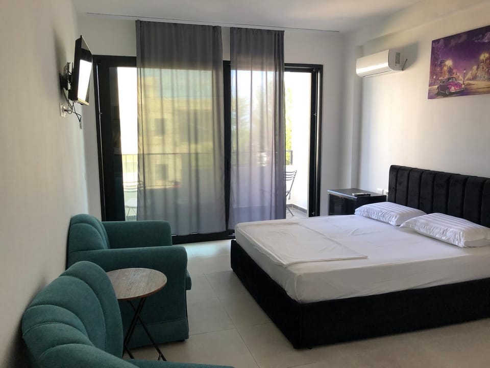 Photo of the whole room, air conditioner