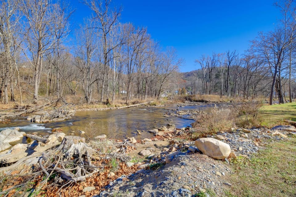 Steps to Virginia Creeper Trail: Creekside Retreat House in Damascus