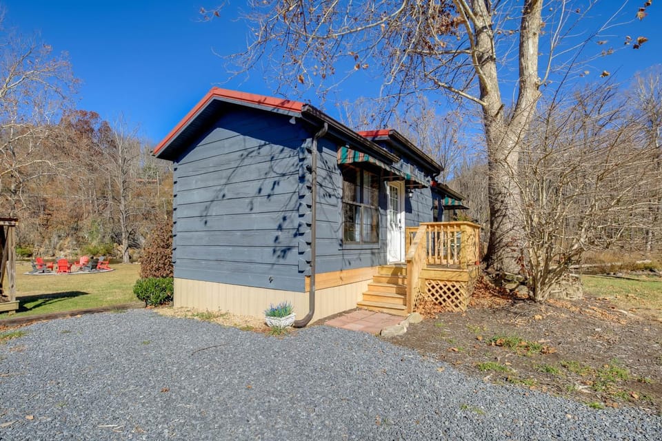 Steps to Virginia Creeper Trail: Creekside Retreat House in Damascus