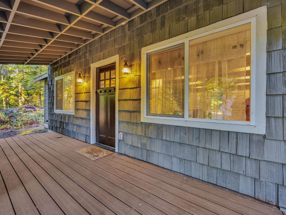 Lolo Bear Cabin Rustic Pets OK Mt Hood retreat Cabin in Mount Hood Village