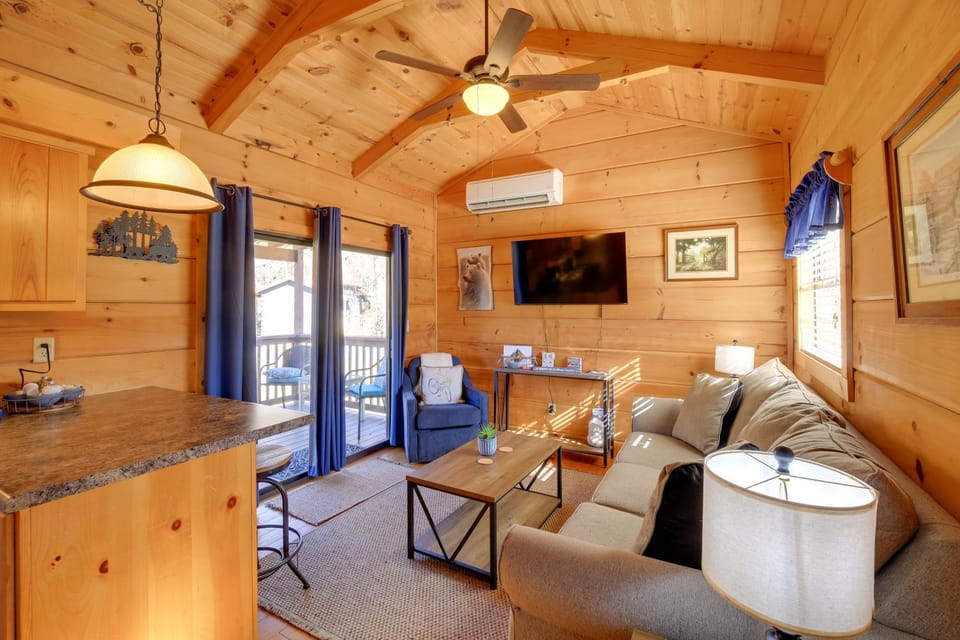 Bike, Hike, Ride & Fish from Cozy Creekside Cabin Cabin in Damascus