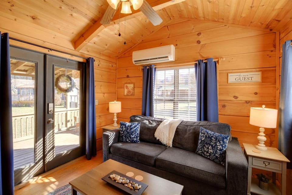 Hike the AT! Creekside Cabin in Trail Town USA Cabin in Damascus