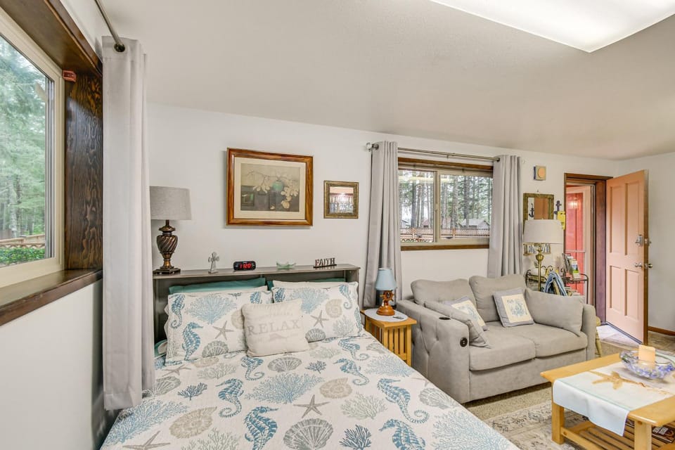 Cute Hoodsport Cottage Close to Lake Kokanee! Apartment in Washington