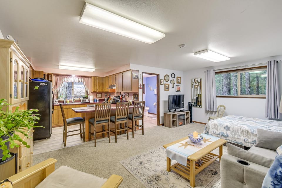 Cute Hoodsport Cottage Close to Lake Kokanee! Apartment in Washington