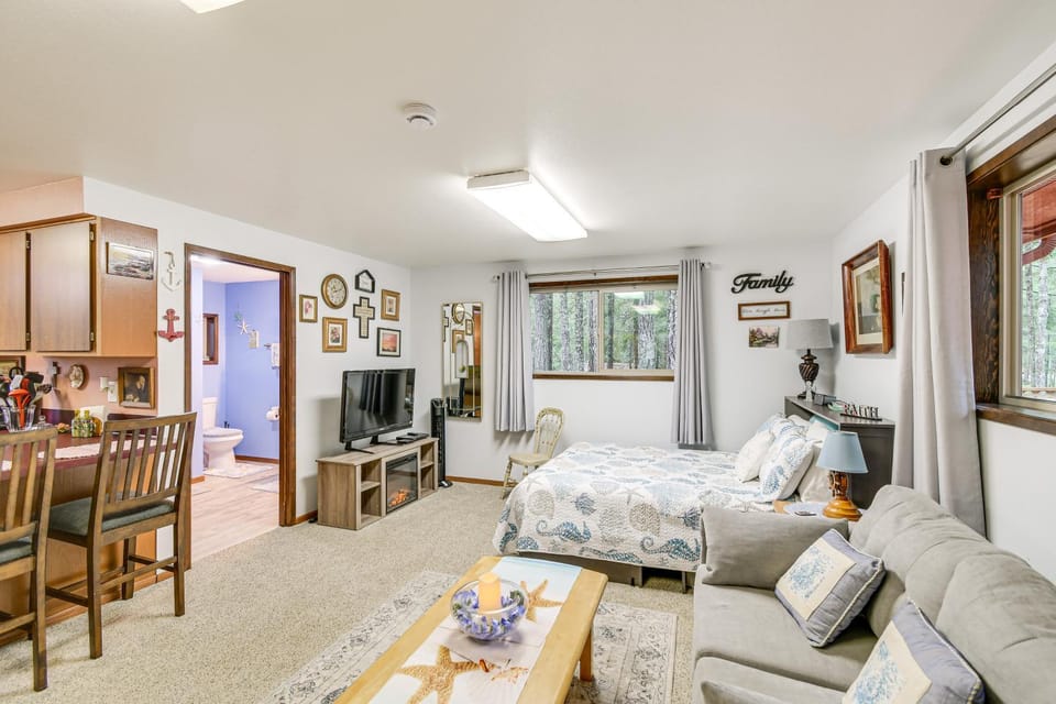 Cute Hoodsport Cottage Close to Lake Kokanee! Apartment in Washington