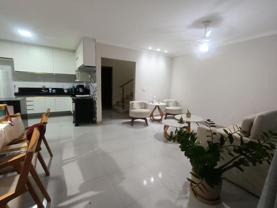 Kitchen or kitchenette, Seating area