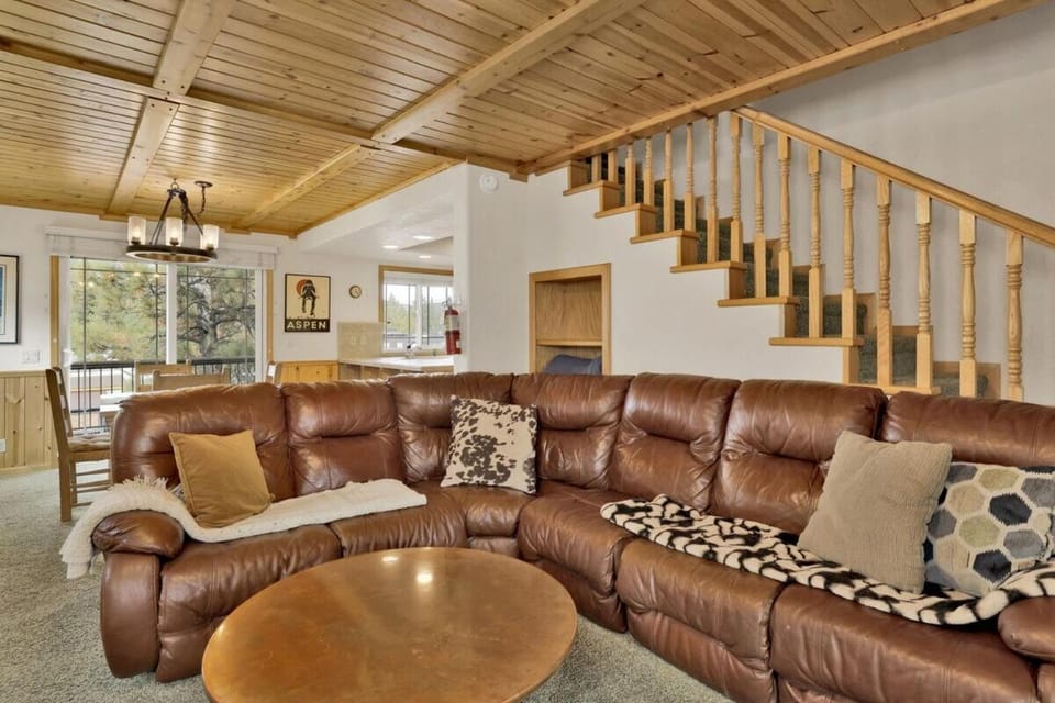 Brownie Retreat Walk-to-Summit Mountain Getaway for Snowboarders & Skiers House in Big Bear