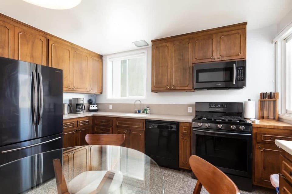 Mid-Century Modern Home in Daly City House in Daly City