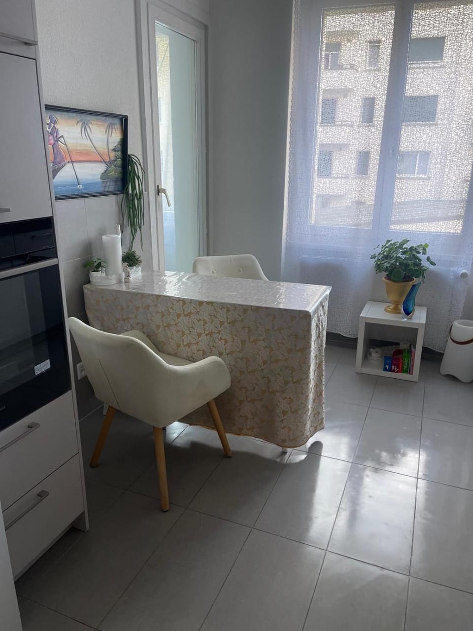 Salon lumineux avec TV et Canapé Vacation rental in Fribourg