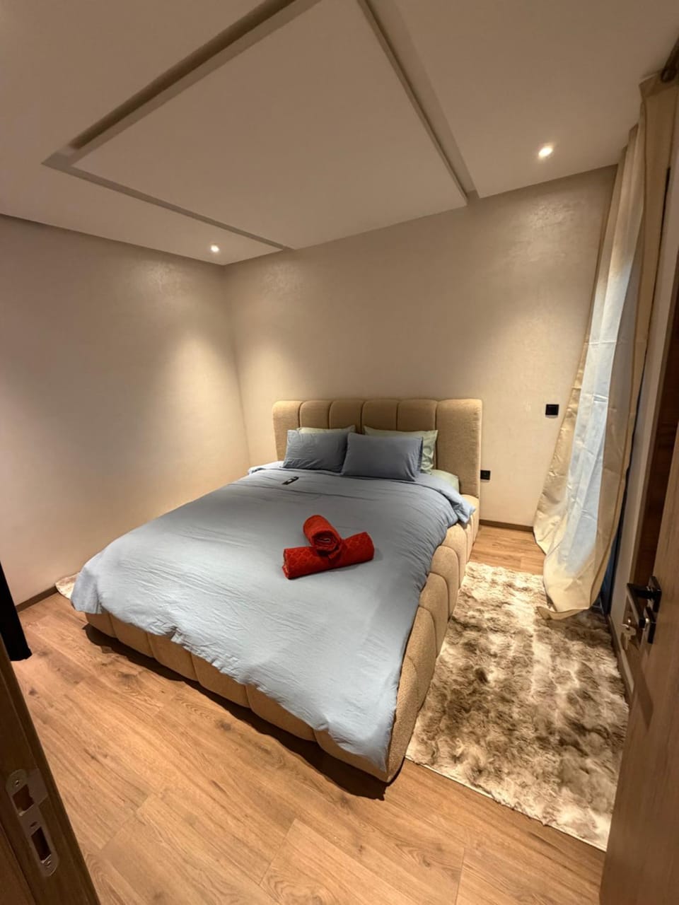 Photo of the whole room, Bedroom