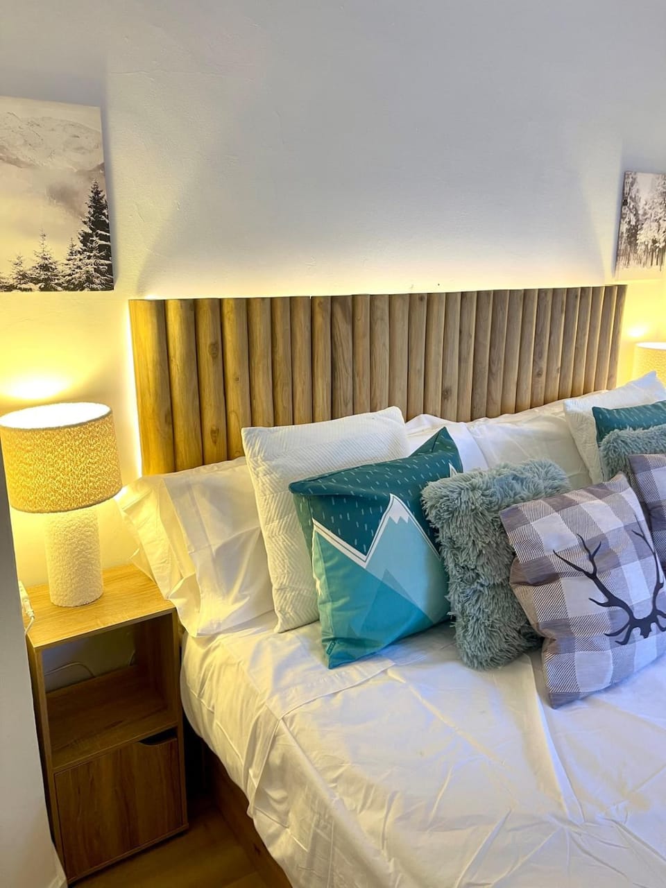 Bed, Photo of the whole room, Bedroom