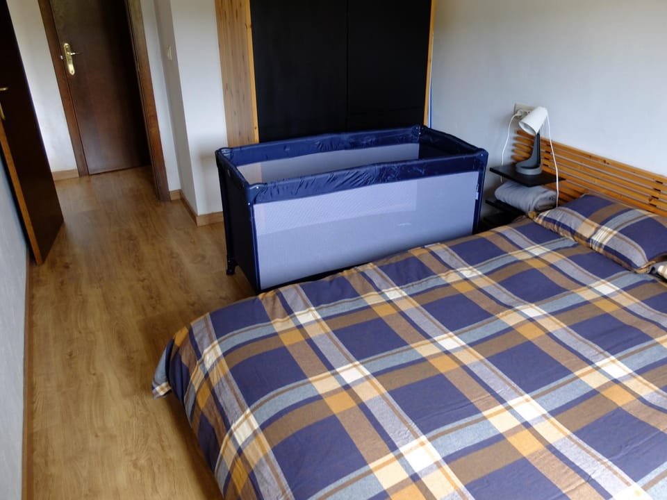 Bed, Photo of the whole room, Bedroom, cot
