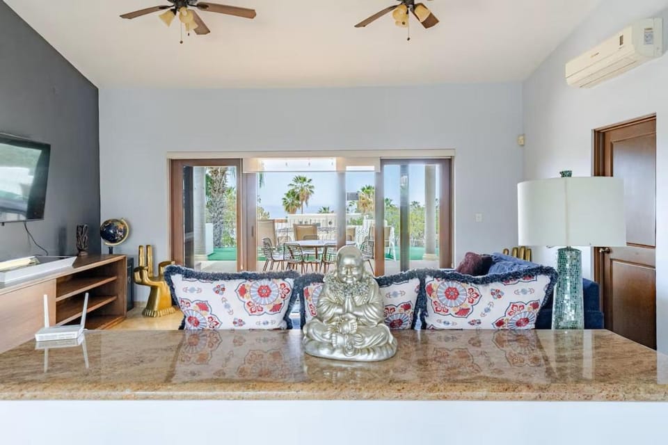 Casa Reyes -All in One, Heated Pool & Beach Access Villa in Baja California Sur