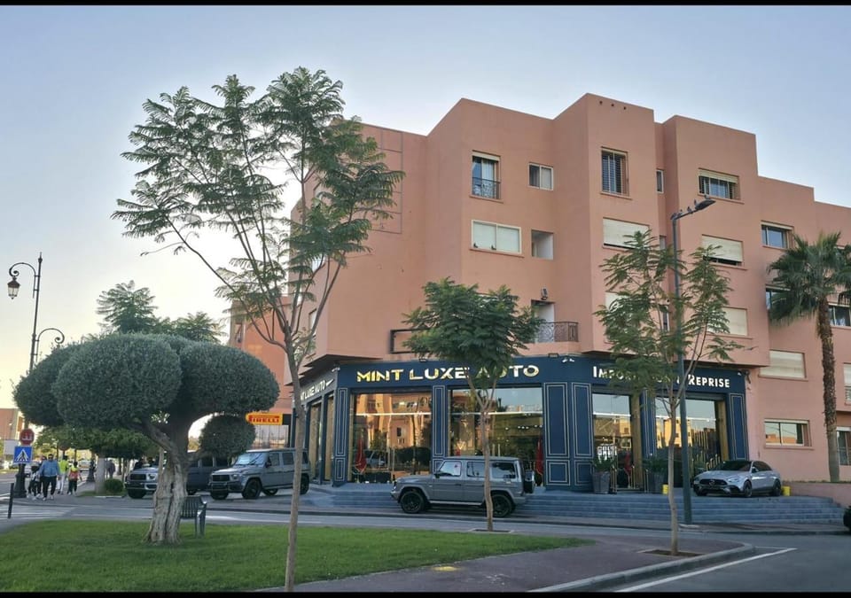Property building, Location, Parking, elevator