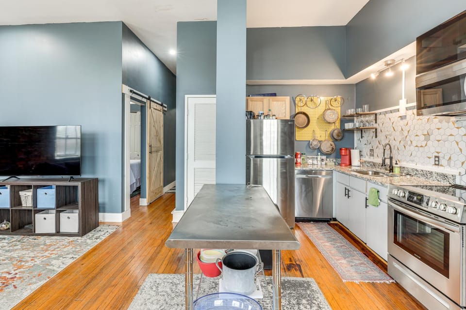 1 Mi to UAB Campus: Stylish Central City Loft! House in Birmingham