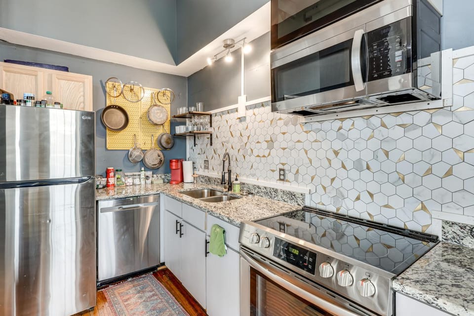 1 Mi to UAB Campus: Stylish Central City Loft! House in Birmingham