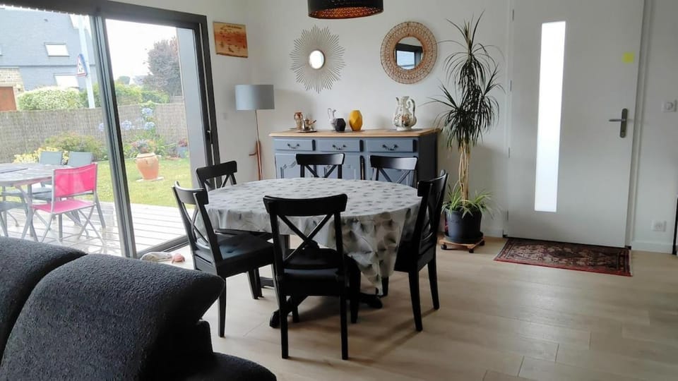 New house with garden for 8 people near beaches House in Quiberon
