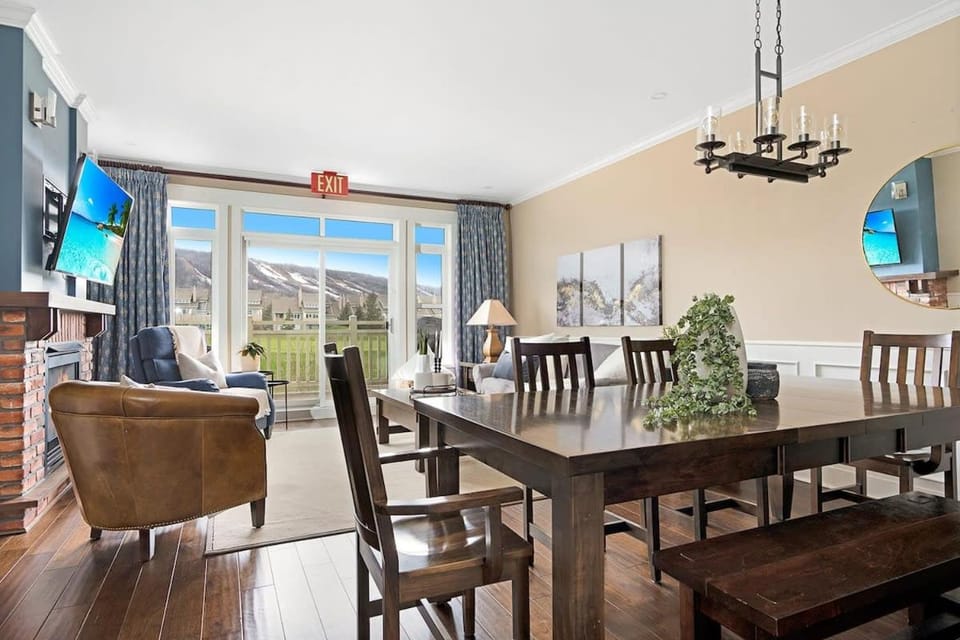 The Sweet Spot - Walk to Village & Hot Tub House in Grey Highlands