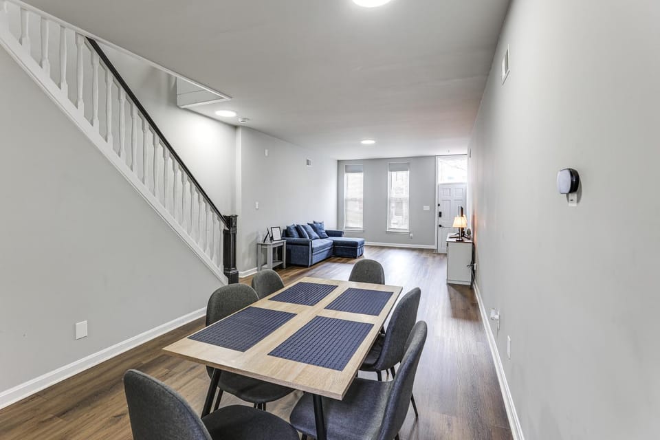 Pet-Friendly 3BR Rowhouse: Walk to Patterson Park! House in Baltimore