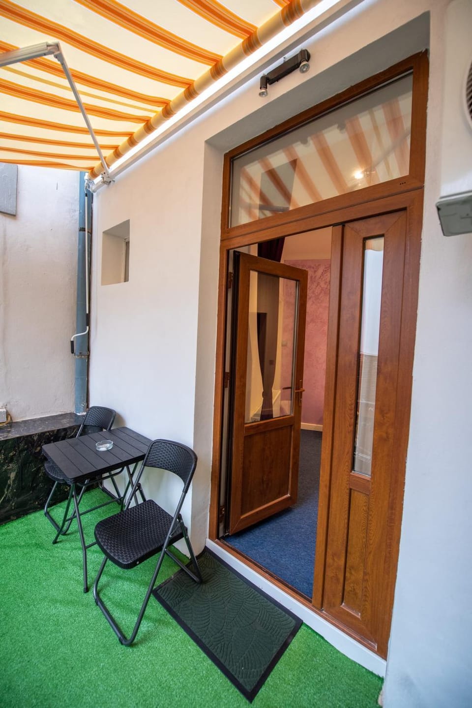 Vibe 90 Old Town Studio Craiova Apartment in Craiova