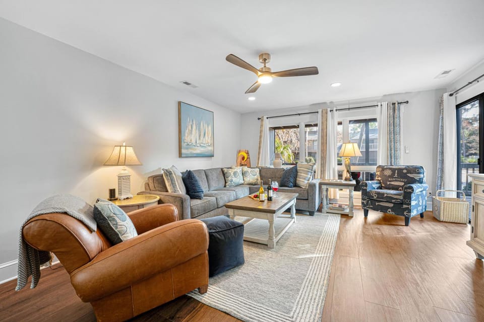 Living room, Seating area
