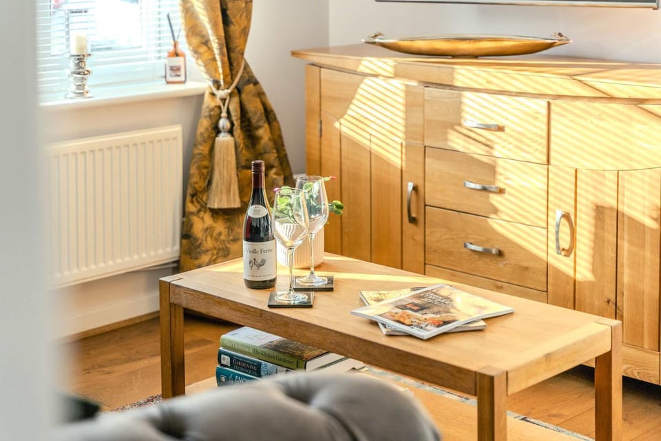 Spacious Cotswolds Base, Private Garden & Parking House in Evesham