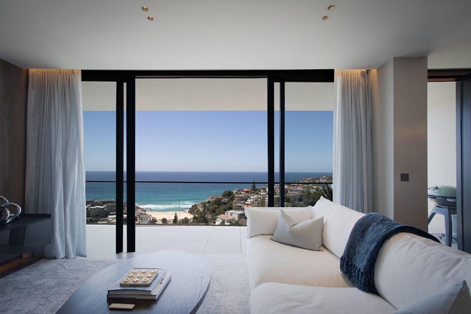 Sky Penthouse, Tamarama Apartment in Sydney