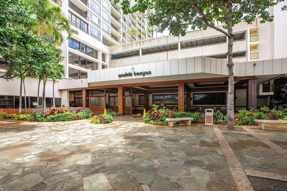 Waikiki Banyan 3802 T2 House in Honolulu