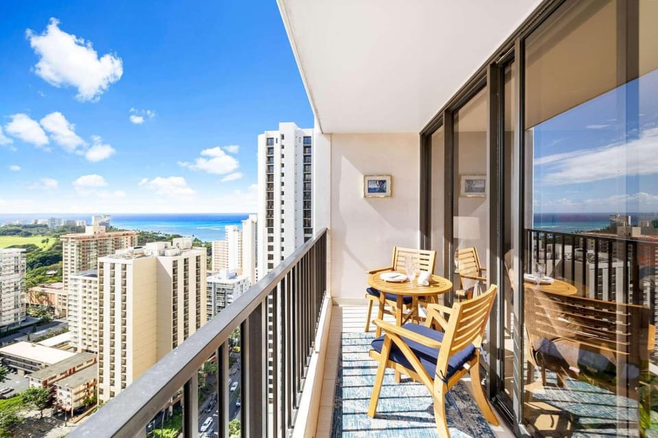 Waikiki Banyan #2905 Tower 1 House in Honolulu