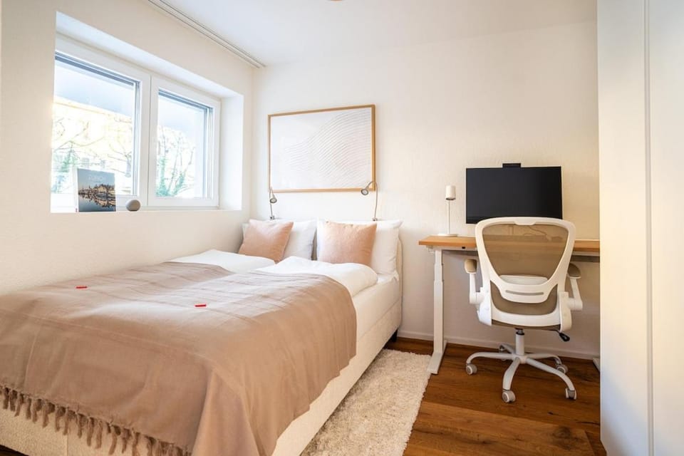 Bed, Photo of the whole room, Bedroom