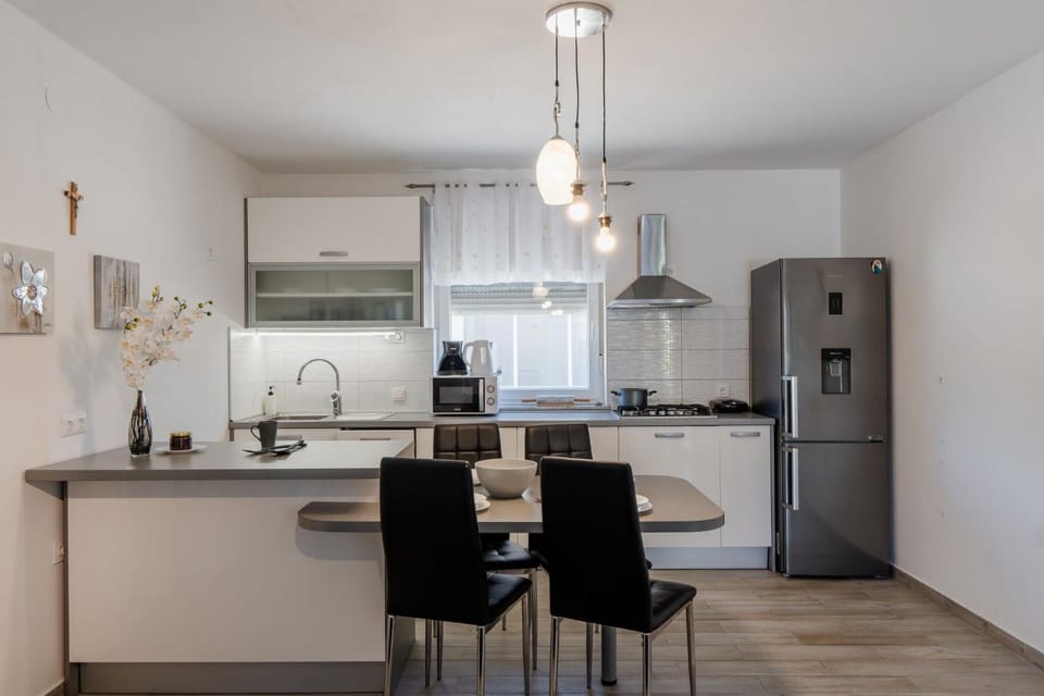Kitchen or kitchenette, Other, Dining area
