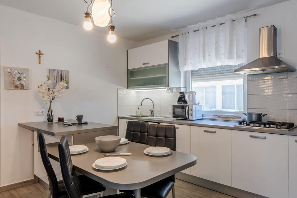 Kitchen or kitchenette, Other, Dining area