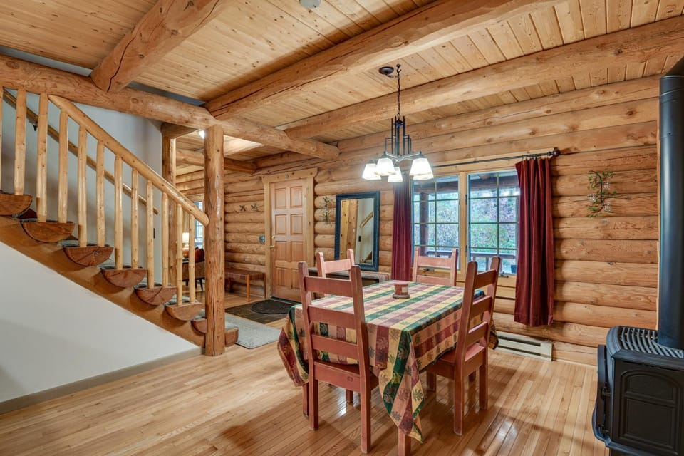 Along Big Wood River: Hailey Family Cabin w/ Yard Cabin in Hailey