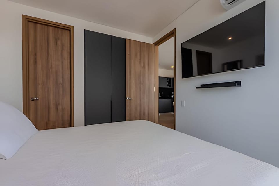 Bed, TV and multimedia, Photo of the whole room