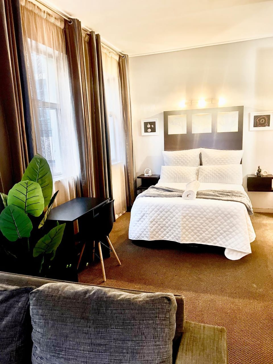 Bed, Seating area, Bedroom