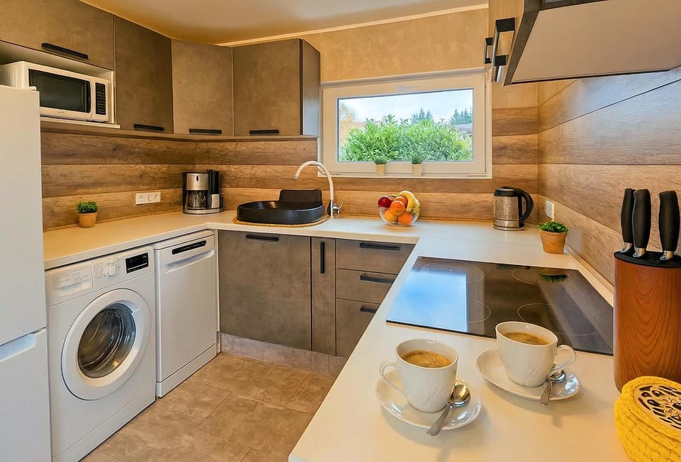 Coffee/tea facilities, Kitchen or kitchenette, dishwasher, oven, toaster, washing machine