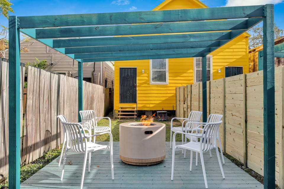 Mid-City shotgun w high ceilings & near streetcar House in New Orleans