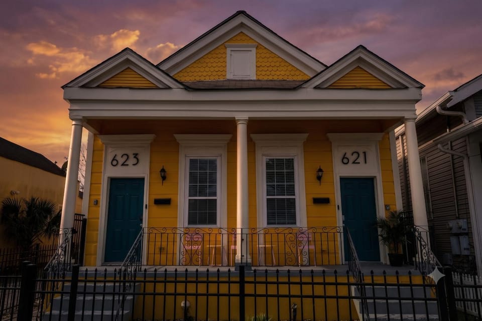 Mid-City charmer w porch & backyard House in New Orleans