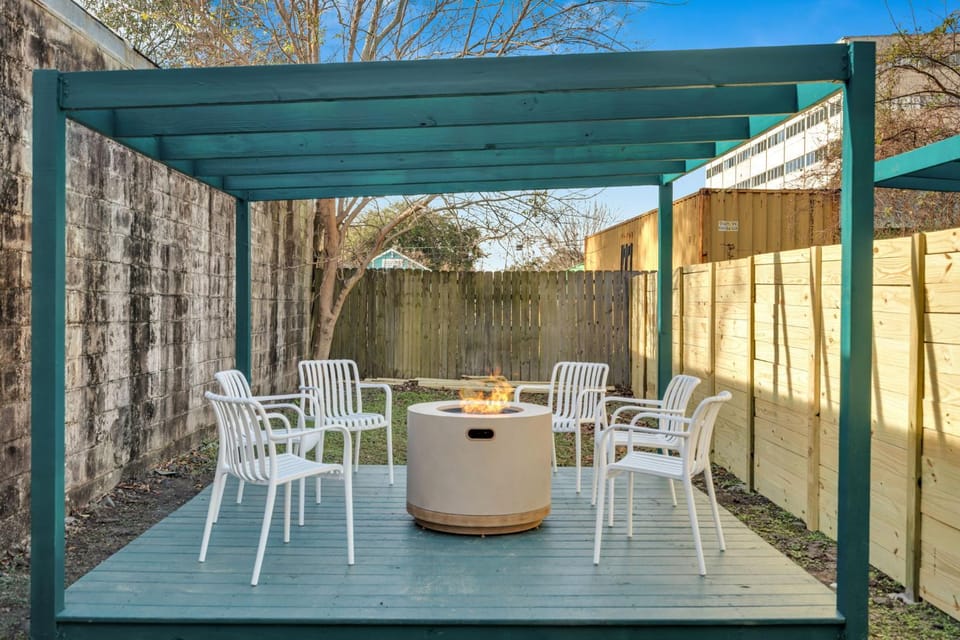 Spacious shotgun home w 2 outdoor spaces House in New Orleans