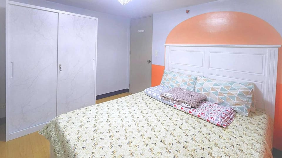 Bright & Airy Loft Cambridge Village Charm Apartment hotel in Pasig